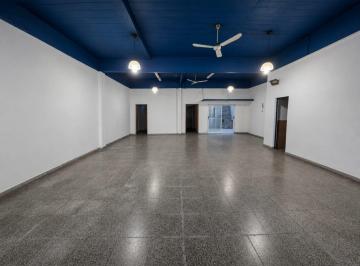 Local comercial · 318m² · Venta Local con 2 Vestuarios y PH 6 Ambientes