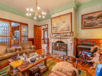 Casa · 350m² · 6 Ambientes · 2 Cocheras · Casa de 6 Ambientes con Dependencia | Cochera y Jardin con Pileta en Excelente Esquina de Belgrano R