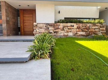 Casa de 5 ambientes, Capilla del Rosario · Venta Casa Las Araucarias