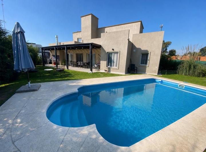 Casa · 198m² · 5 Ambientes · 5 Cocheras