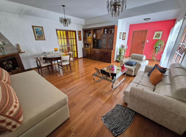 Casa · 181m² · 4 Ambientes · 1 Cochera
