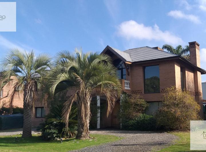 Casa · 283m² · 5 Ambientes · 7 Cocheras