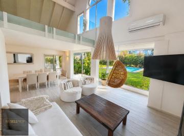 Casa · 380m² · 8 Ambientes · 2 Cocheras · Venta de Casa 4 Dorm. con Pileta y Parrilla - Mayling Club de Campo