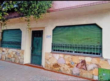 Casa · 126m² · 4 Ambientes · Venta Casa 4 Amb con Fondo Libre. Illía N° 1417, Lanús Este.