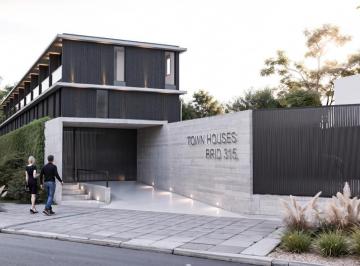 Casa · 20m² · 4 Ambientes · 1 Cochera · Town Houses Tigre Triplex de 4 Ambientes