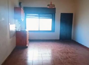 Cocina-comedor · Casa Impecable y Cómoda Sobre Calle Principal – Barrio Yofre Norte