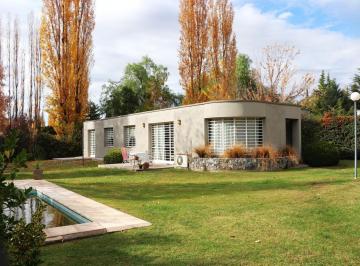 Casa · 189m² · 3 Dormitorios · 2 Cocheras · Casa en Callejon Privado