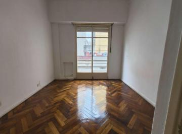 Departamento · 55m² · 3 Ambientes · Alquiler 3 Amb. con Balcón Al Frente Monserrat