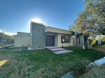 Casa de 6 ambientes, Maipú · Casa Terruños de Araoz 2, Una Planta, 4 Dorm, 3 Baños, Jardín, Piscina, Apta Crédito