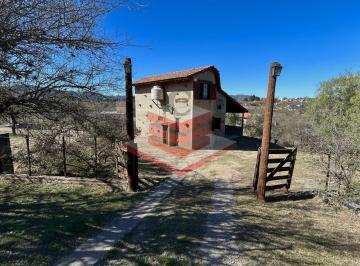 Casa · 92m² · 7 Ambientes · Complejo de 2 Cabañas en Venta en Síquiman | 3.675.31 m² | Vista a Las Sierras | Pileta | Ref. 3148