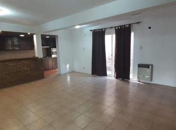 Casa de 5 ambientes, Dorrego · Casa en Alquiler con Pileta, Jardín y Cochera Para 3 Vehículos – Dorrego