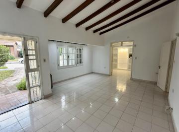 Foto · Casa Amplia Mercado de Las Rosas de 5 Dorm. en Centenario Apto Contrato Comercial y Familiar