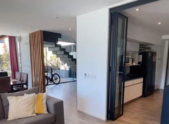 Casa · 378m² · 5 Ambientes · 2 Cocheras