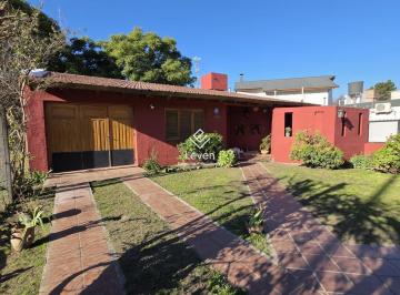 Casa · 670m² · 4 Ambientes · 1 Cochera · Venta Cálida y Encantadora Casa 2 Dorm. Villa Allende