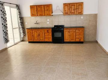 Casa · 96m² · 4 Ambientes · 1 Cochera · A&p Alquila Casa en Cipolletti