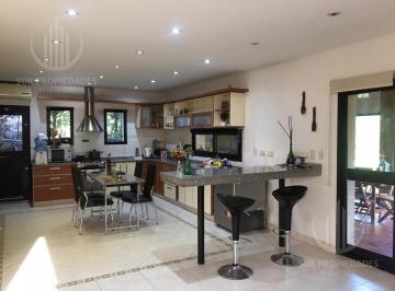 Casa · 198m² · 5 Ambientes · 7 Cocheras · Casa de 4 Amb - Galeria - Parrilla - Gran Parque en El Lauquen, Canning