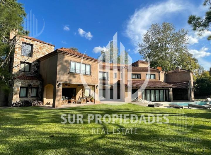 Casa · 650m² · 7 Ambientes · 3 Cocheras