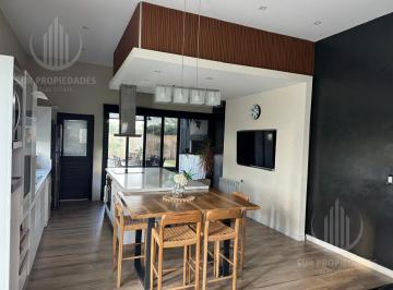 Casa · 156m² · 4 Ambientes · 2 Cocheras · Casa en Una Planta en Lagos de Canning