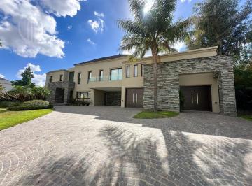 Casa · 400m² · 7 Ambientes · 11 Cocheras · Casa Saint Thomas Oeste Doble Lote