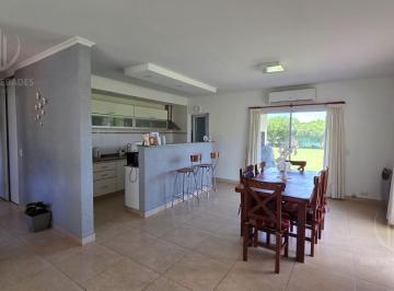 Casa · 123m² · 4 Ambientes · 2 Cocheras · Casa en Venta Santa Inés
