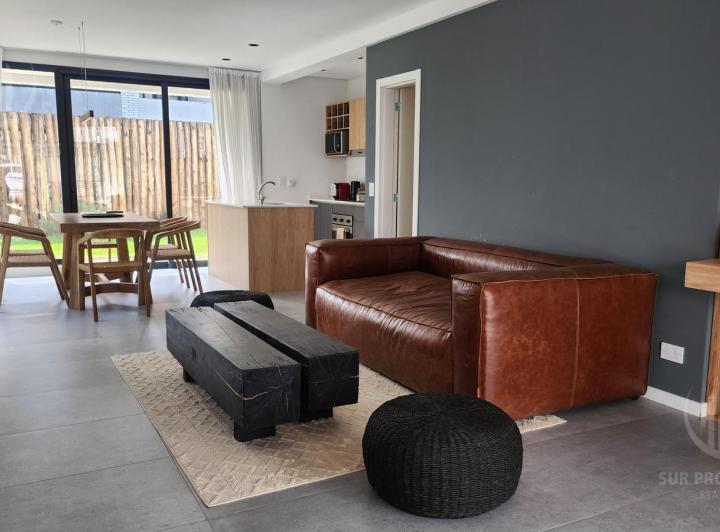 Casa · 123m² · 4 Ambientes · 2 Cocheras