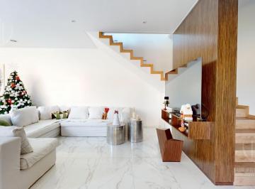 Casa · 267m² · 5 Ambientes · 2 Cocheras · Casa en Pontevedra