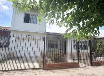 Casa · 150m² · 5 Ambientes · 1 Cochera · Casa en Luis Guillon