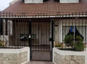 Casa · 173m² · 10 Ambientes · 1 Cochera · Venta Casa 4 Ambientes Mas Departamento 3 Ambientes Santa Clara del Mar