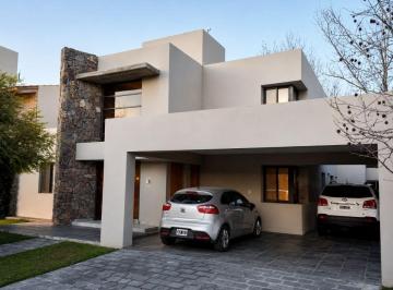 Casa de 11 ambientes, Capilla del Rosario · Bandera de Los Andes y Tiraso - Barrio Privado Discreto y Rescidencial - 4 Dorm - 5 Baños /categoria