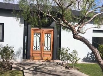 Casa · 150m² · 3 Ambientes · 2 Cocheras · Venta Casa Moderna C/pileta y Parrila - Barrio San Ramiro – Pilar