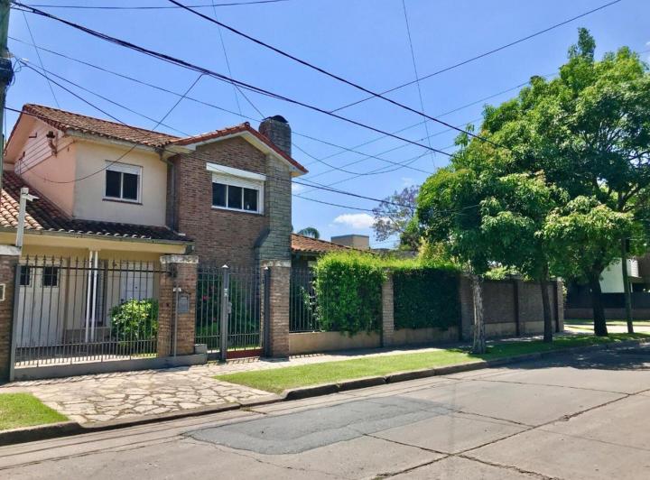 Casa · 190m² · 4 Ambientes · 2 Cocheras