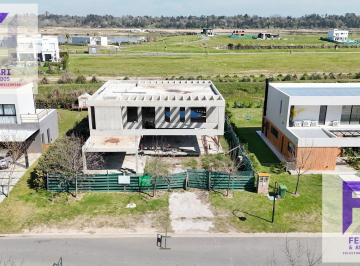 Casa · 265m² · 6 Ambientes · 4 Cocheras · Venta Casa en Construccion