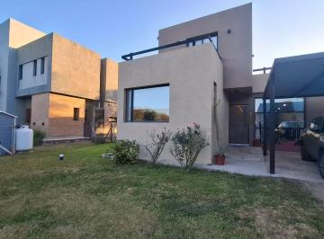 Casa · 490m² · 6 Ambientes · 2 Cocheras · Alquiler Casa en Valle del Golf, Malagüeño, 3 Dorm. 3 Baño, Cochera