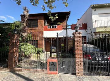 Casa · 300m² · 5 Ambientes · 2 Cocheras · Propiedad 5 Ambientes en Venta Ubicada en Moreno