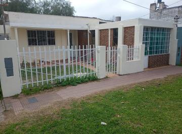 Casa de 4 ambientes, Granadero Baigorria · Casa en Alquiler