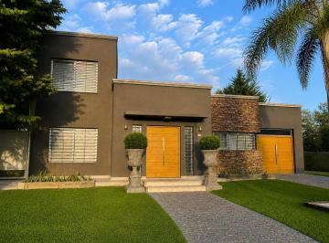 Casa · 254m² · 4 Ambientes · 4 Cocheras · Casa en Venta Cardales