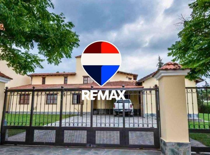 Casa · 264m² · 6 Ambientes · 3 Cocheras