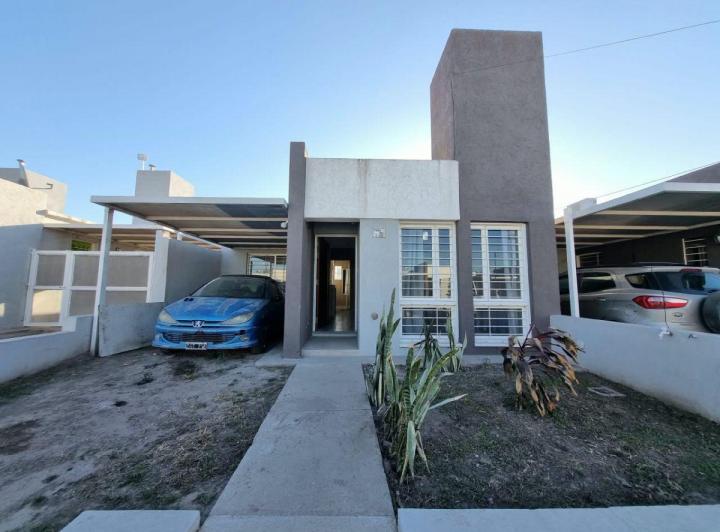 Casa · 80m² · 6 Ambientes · 1 Cochera