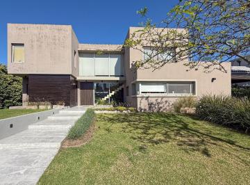 Casa · 255m² · 7 Ambientes · 3 Cocheras · Casa en Venta Estilo Moderno 4 Dorm. Talar del Lago II Pacheco