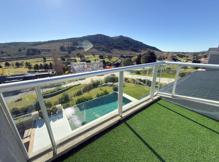 Casa · 573m² · 10 Ambientes · 6 Cocheras