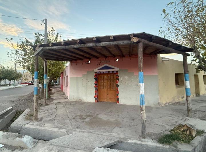 Casa · 240m² · 8 Ambientes
