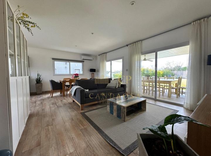 Casa · 103m² · 4 Ambientes · 4 Cocheras
