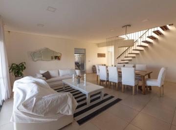 Casa · 250m² · 5 Ambientes · 2 Cocheras · Lote Central - Casa en Venta C/4 Dorm.