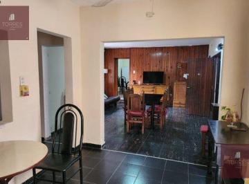 Casa · 300m² · 8 Ambientes · 2 Cocheras · Vendo Casa Mas Tres Departamentos, en Villa Mercedes San Luis - Inversionista, Permuta