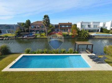 Casa · 350m² · 5 Ambientes · 2 Cocheras · Venta Casa 5 Amb Piscina, Quincho en Nuevo Quilmes