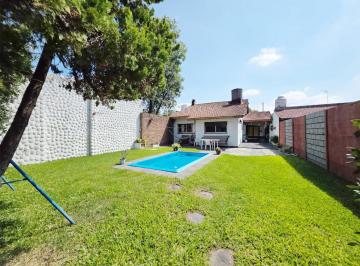 Casa · 141m² · 4 Ambientes · 1 Cochera · Venta Casa + Patio, Quincho, Pileta Palomar Bs. As