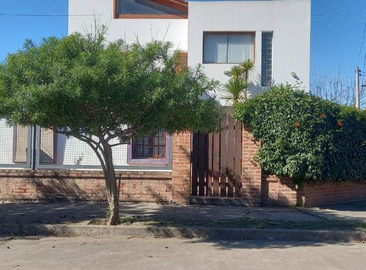 Casa · 237m² · 7 Ambientes · 2 Cocheras