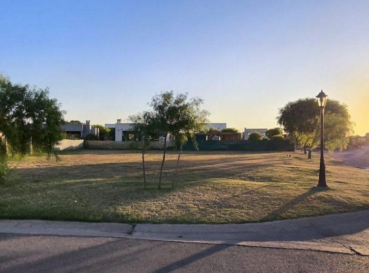 Terreno · 663m²