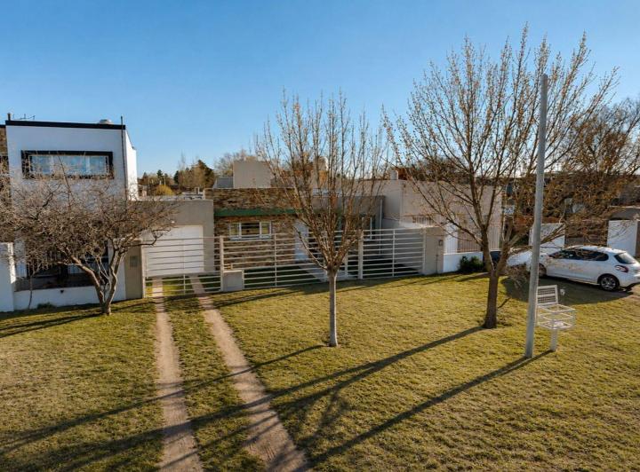Casa · 139m² · 3 Ambientes · 1 Cochera