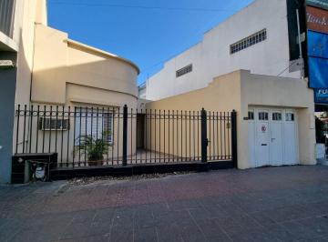 Casa · 182m² · 5 Ambientes · 1 Cochera · Se Vende Propiedad Sobre Av Lujan